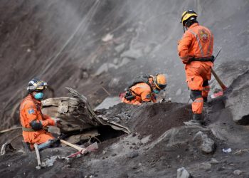 গুয়াতেমালায় অগ্ন্যুৎপাতে প্রাণহানি বেড়ে ৯৯, উদ্ধার অভিযান স্থগিত