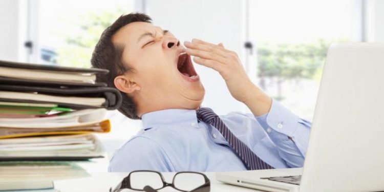 দুপুরে খাওয়ার পর অলসতা? জেনে নিন করণীয়