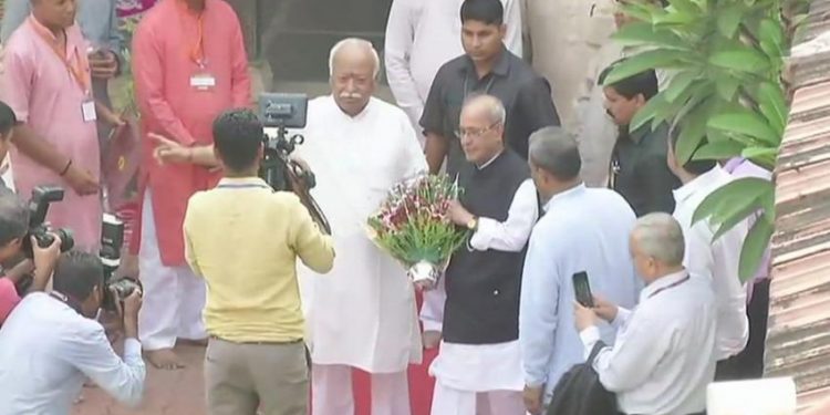 আরএসএসের প্রতিষ্ঠাতা ‘ভারত মায়ের মহান সন্তান’: প্রণব