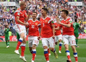 ৫-০ গোলে আয়োজকদের শুভ সূচনা