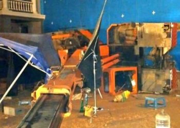 ক্রেন ভেঙে ৩ সহকারী পরিচালক নিহত