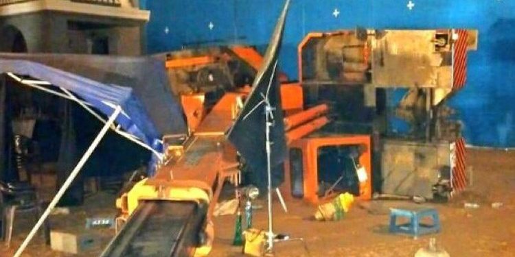 ক্রেন ভেঙে ৩ সহকারী পরিচালক নিহত