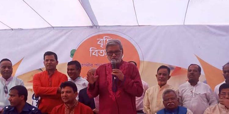 ‘দেশকে পরাধীন করতে কিছু লোক পাঁয়তারা করছে’