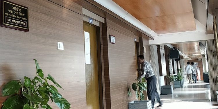 দেশের সব হাসপাতালে করোনা রোগের চিকিৎসার নির্দেশ