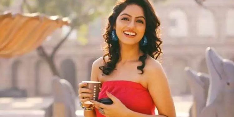 করোনায় আক্রান্ত মা, সাহায্য চাইলেন অভিনেত্রী