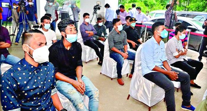 মাঠে খেলা ফেরানোর তাগিদ ফুটবলারদের