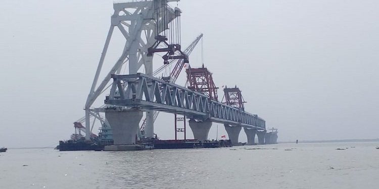 বসানো হলো পদ্মা সেতুর ৩৩তম স্প্যান