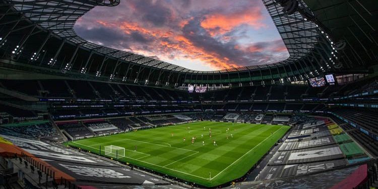 আগামী মাসে সীমিত সংখ্যক সমর্থককে মাঠে ফেরাচ্ছে ইংল্যান্ড