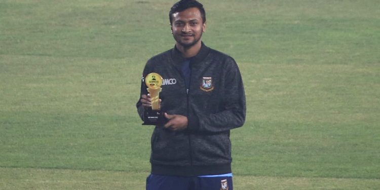 রাজার মতোই ফিরলেন সাকিব