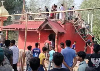 কুষ্টিয়ার দৌলতপুরে ধর্ম অবমাননার অভিযোগে কথিত পীরকে পিটিয়ে ও কুপিয়ে হত্যা