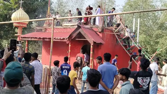 কুষ্টিয়ার দৌলতপুরে ধর্ম অবমাননার অভিযোগে কথিত পীরকে পিটিয়ে ও কুপিয়ে হত্যা