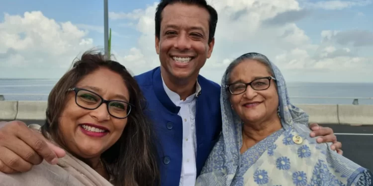 পদ্মা সেতুতে পুতুলের সেলফিতে প্রধানমন্ত্রী ও জয়