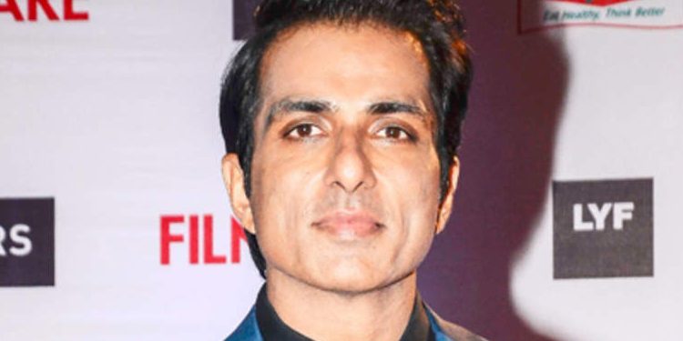 সোনু সুদের বিরুদ্ধে ২০ কোটি টাকা কর ফাঁকির অভিযোগ