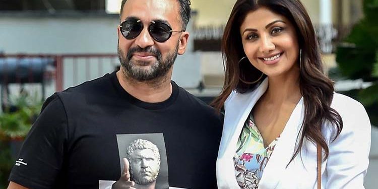 পুলিশের সামনেই স্বামীর সঙ্গে বিবাদ, কেঁদে ভাসালেন শিল্পা