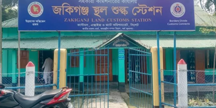 ভারতের করিমগঞ্জে বিক্ষোভকারীদের বাধায় জকিগঞ্জ দিয়ে পণ্য আসা বন্ধ