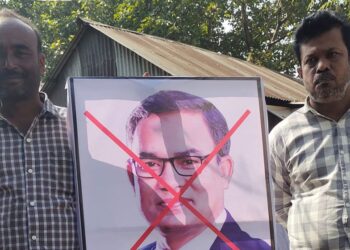 ঘুস নিয়ে কমিটি গঠন, বিএনপি নেতার বিরুদ্ধে ঝাড়ু মিছিল