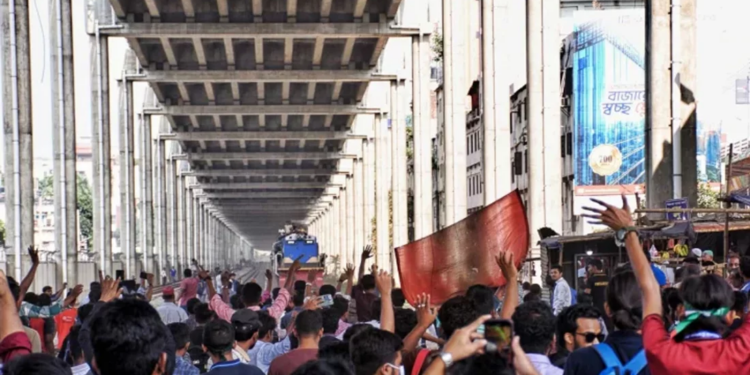 মহাখালী সড়ক ছাড়লো শিক্ষার্থীরা, সচিবালয়ে প্রতিনিধিদল