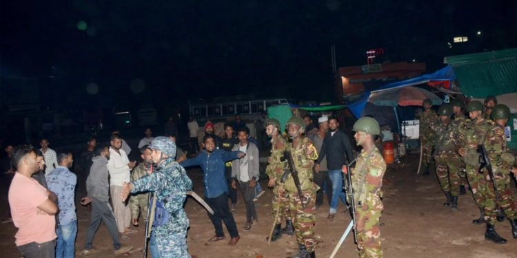 খুবি শিক্ষার্থীদের সোনাডাঙ্গা বাস টার্মিনাল অবরোধ