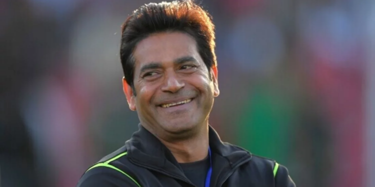 পাকিস্তানের নতুন অন্তর্বর্তীকালীন কোচ আকিব জাভেদ
