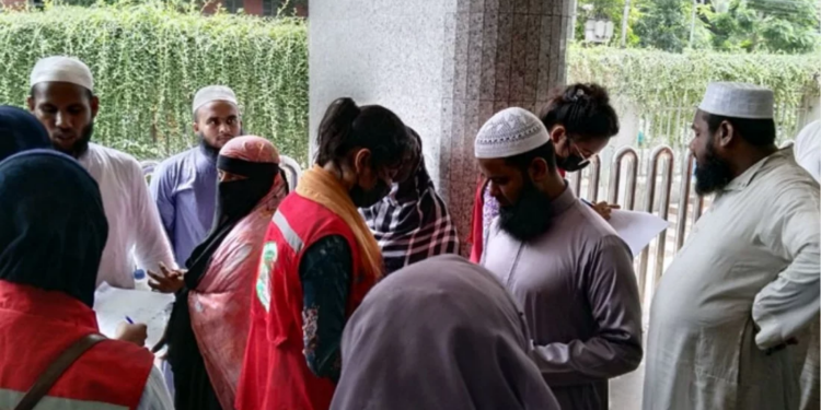 সকাল থেকেই বার্ন ইনস্টিটিউটে রক্তদাতাদের ঢল