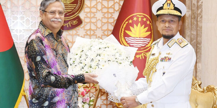 রাষ্ট্রপতির সঙ্গে নবনিযুক্ত নৌবাহিনী প্রধানের সৌজন্য সাক্ষাৎ