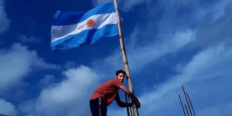 আর্জেন্টিনার পতাকা উত্তোলন করতে গিয়ে বিদ্যুৎস্পৃষ্টে যুবকের মৃত্যু