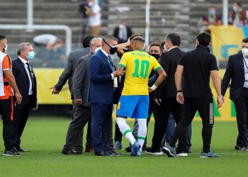 খেলা শুরুর পর হঠাৎ বন্ধ ব্রাজিল-আর্জেন্টিনার ম্যাচ