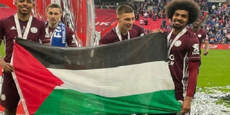 এফএ কাপ জিতে ফিলিস্তিনের প্রতি সংহতি জানালেন বাংলাদেশি বংশোদ্ভূত হামজা