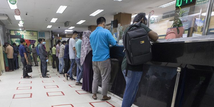 বুধবার থেকে স্বাভাবিক নিয়মে ব্যাংকিং