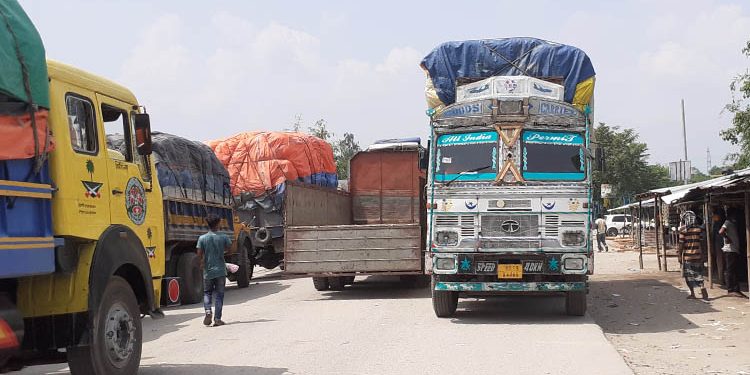 ১২ দিন পর বাংলাবান্ধা দিয়ে আমদানি-রপ্তানি শুরু